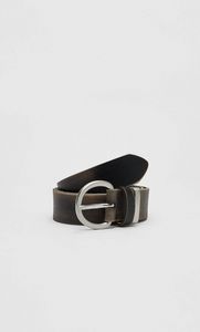 Distressed leather belt offers at S$ 19.99 in Stradivarius