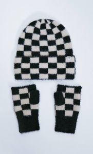Beanie and fingerless mittens set offers at S$ 17.99 in Stradivarius