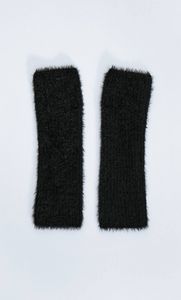Fingerless mittens offers at S$ 12.99 in Stradivarius