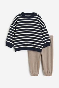 2-piece sweatshirt set offers at S$ 32.95 in H&M