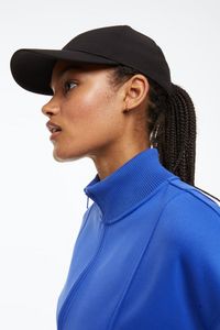 Water-repellent sports cap offers at S$ 18.95 in H&M