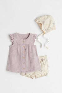 3-piece cotton set offers at S$ 49.95 in H&M