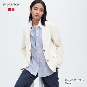 JWA Linen Blend Blazer offers at S$ 49.9 in Uniqlo